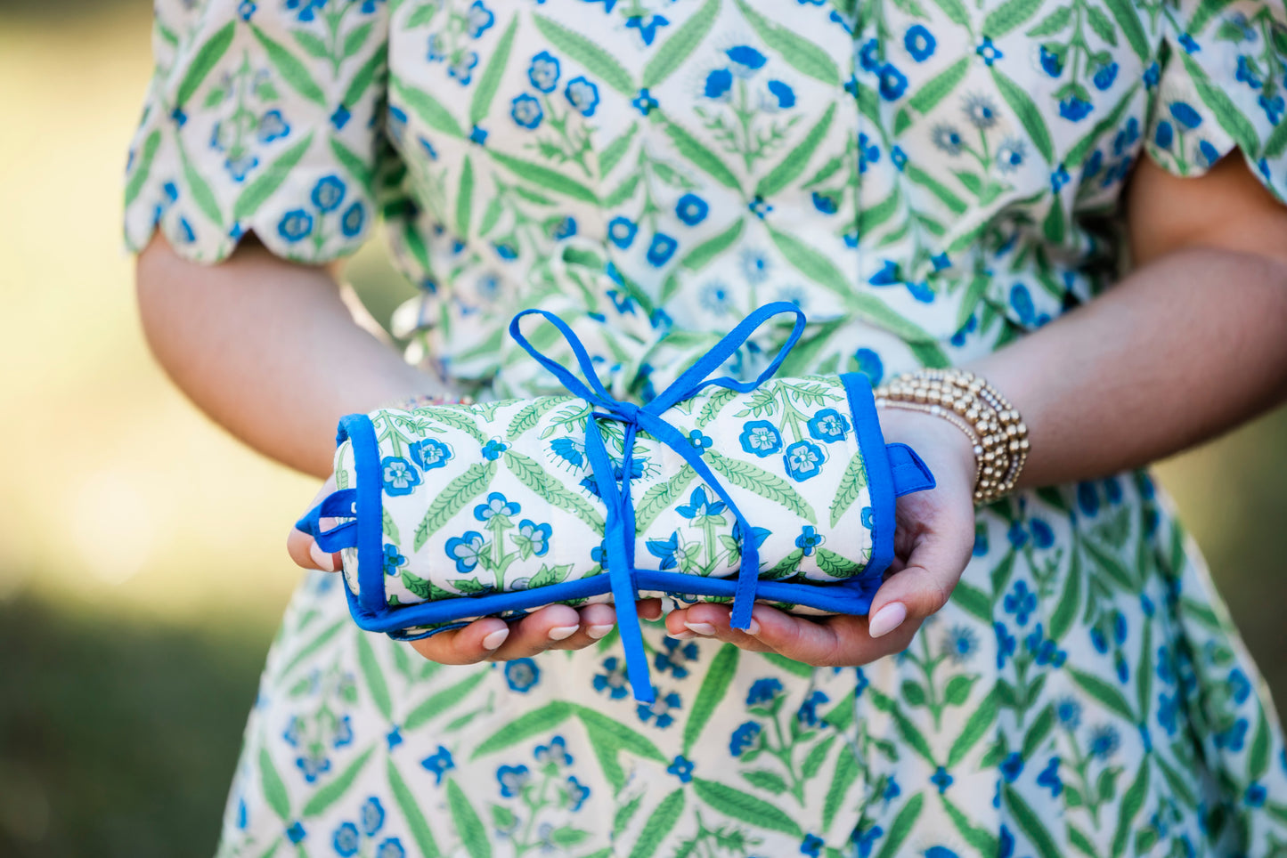 Jardin Bleu | Quilted Jewelry Roll