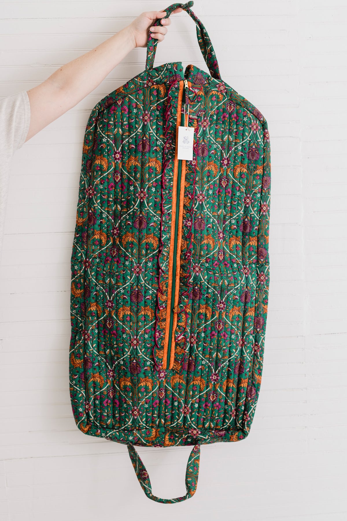 Hearthwood Vine Luxe | Quilted Garment Bag