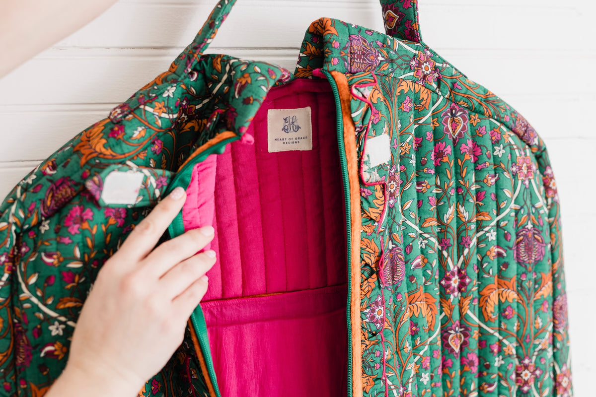 Hearthwood Vine Luxe | Quilted Garment Bag